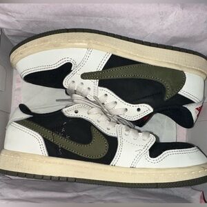 Stylish Kids Sneakers in Black and Olive